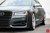 ���� ������� Vossen: Audi S8 �� ������ Vossen CV3R