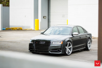   Vossen: Audi S8   Vossen CV3R
