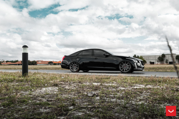 Cadillac CTS-V на дисках Vossen VFS-10 Cadillac CTS-V на дисках Vossen VFS-10