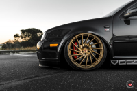 ���� ������� Vossen: VW Golf �� ������ Vossen VPS-305T